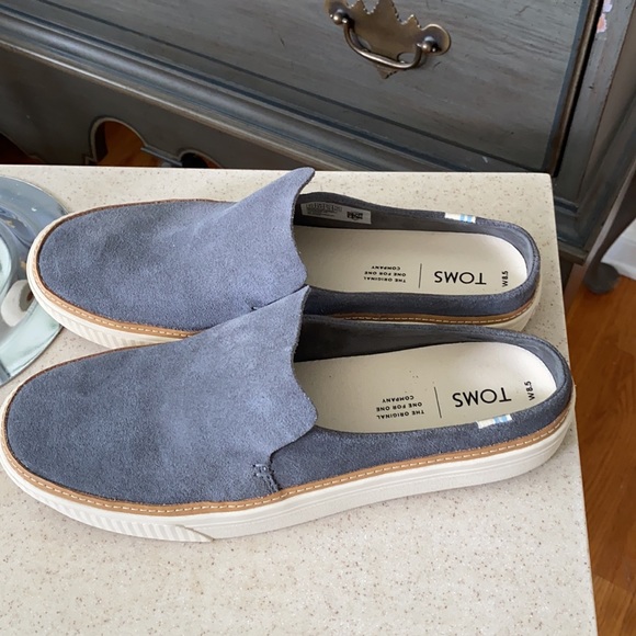 Toms suede slip on shoes - Picture 3 of 6